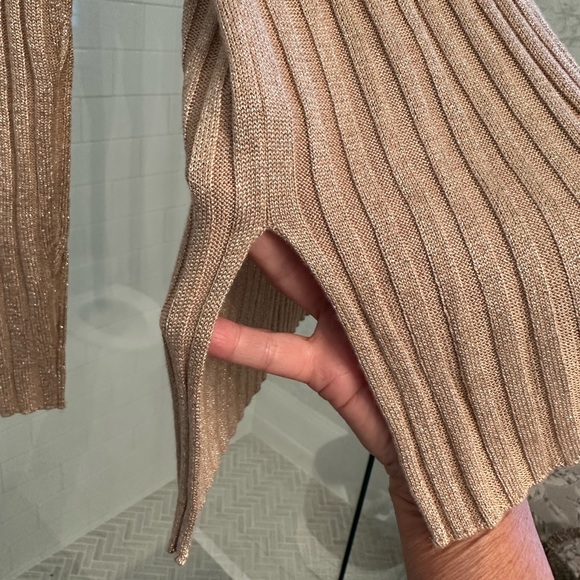 NWT VINCE CAMUTO MATALIC GOLD RIBBED STRIPE LUREX V NECK SWEATER - Picture 7 of 11